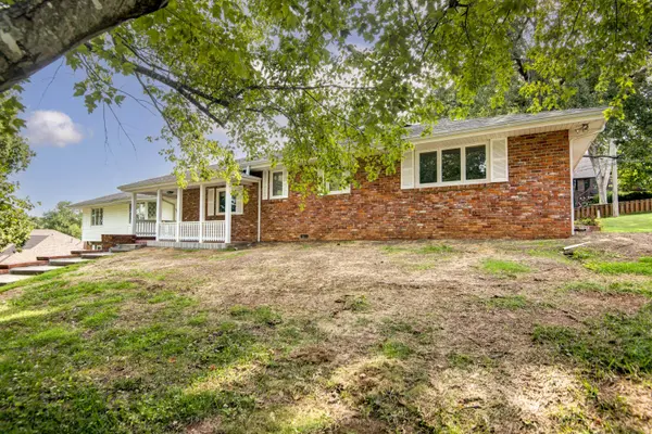 1508 S Essex RD, Springfield, MO 65809