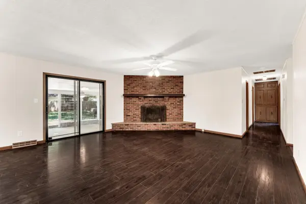 1543 E Glenwood ST, Springfield, MO 65804