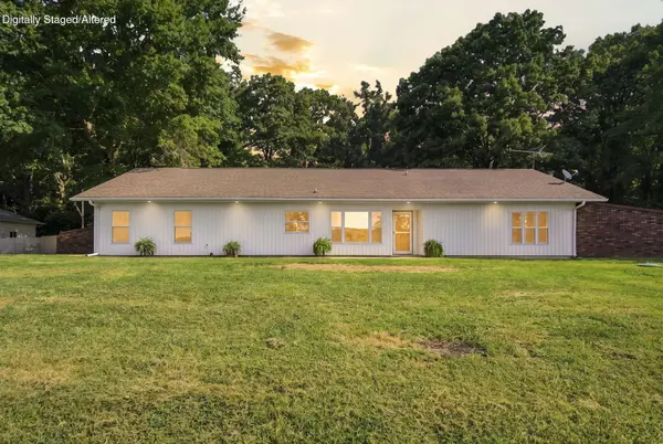 2856 Blanton LN, Mountain Grove, MO 65711