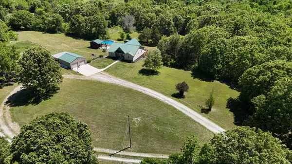 5000 Sanders DR, Hartville, MO 65667