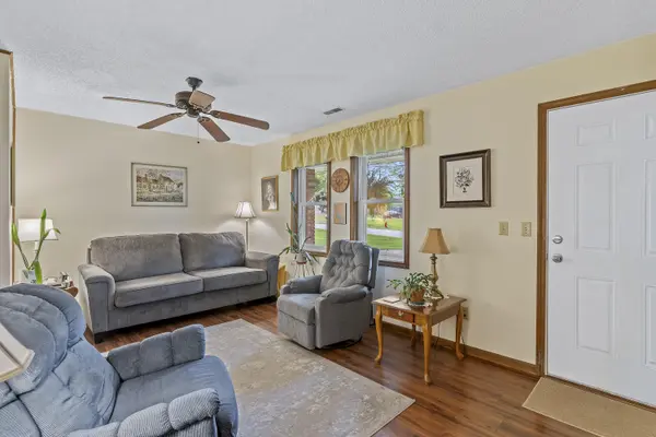 1057 S Elm ST, Marshfield, MO 65706
