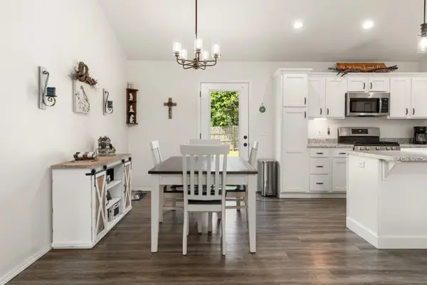 315 Town LOOP, Marshfield, MO 65706