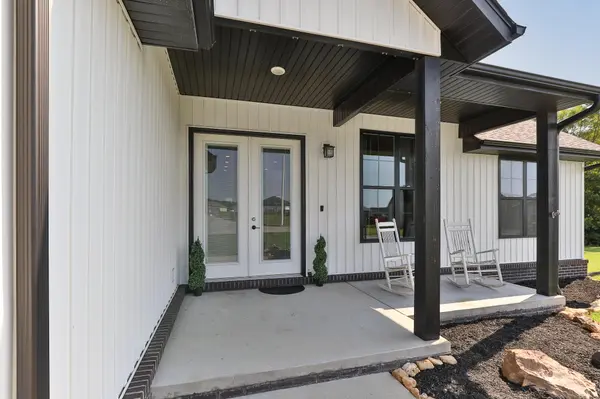 2460 Durango DR, Bolivar, MO 65613
