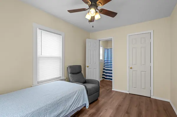 2528 N Kellett AVE, Springfield, MO 65803