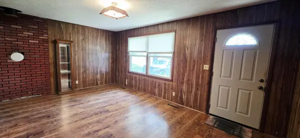 831 Shaffer ST, Marshfield, MO 65706