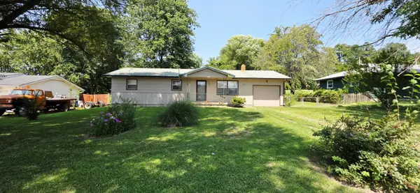 831 Shaffer ST, Marshfield, MO 65706