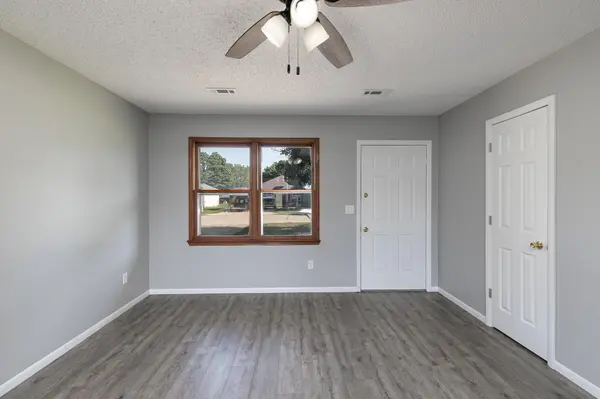 320 E Parkview ST, Bolivar, MO 65613