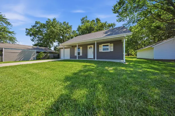 520 S Pine ST, Marshfield, MO 65706