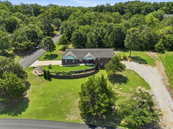 802 Hickory Lake DR, West Plains, MO 65775
