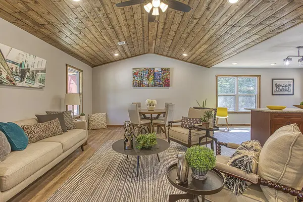 200 Bluebell RD, Billings, MO 65610