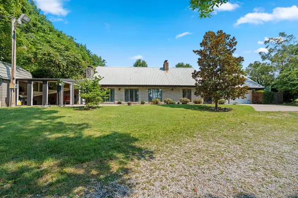 7327 W Farm Rd 88, Willard, MO 65781