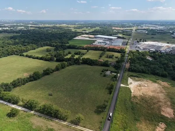 2904 N Farm Road 123, Springfield, MO 65803