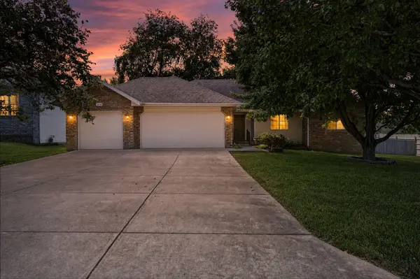 3676 W Kingsley ST, Springfield, MO 65807