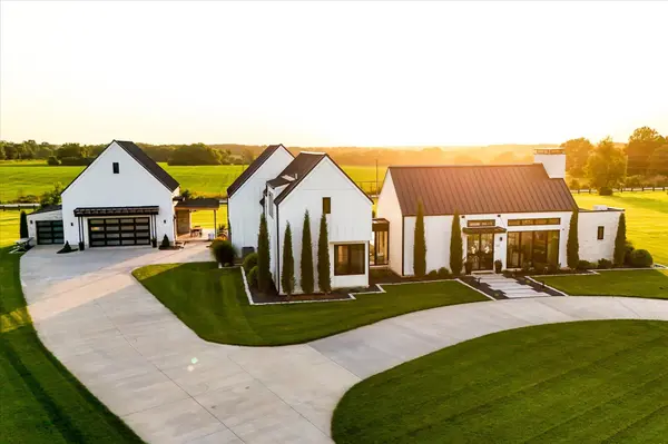 221 E Wisteria LN, Ozark, MO 65721