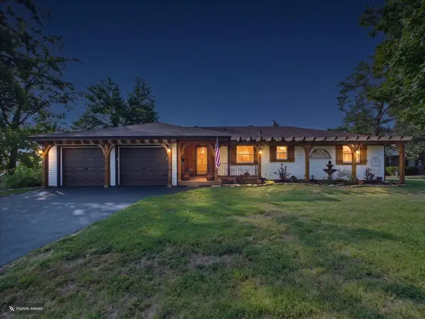 38 Skyline DR, Kimberling City, MO 65686