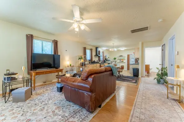 1437 W Central ST, Springfield, MO 65802