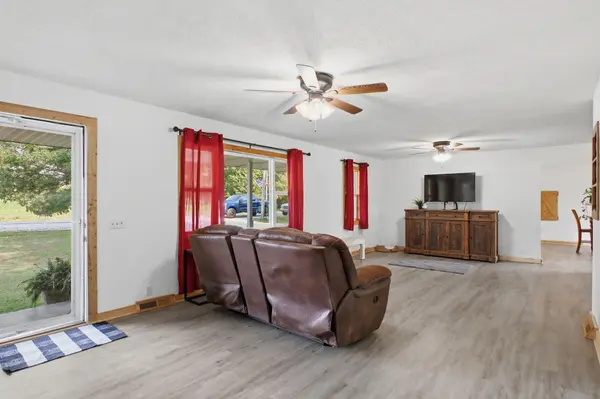 208 S Clompton ST, Dadeville, MO 65635