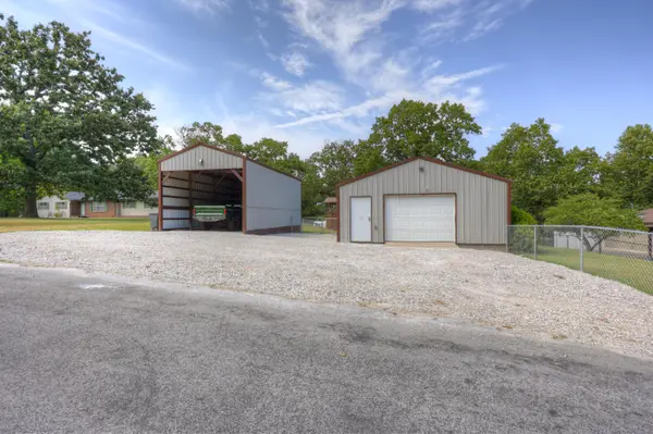9003 Ginger LN, Carthage, MO 64836