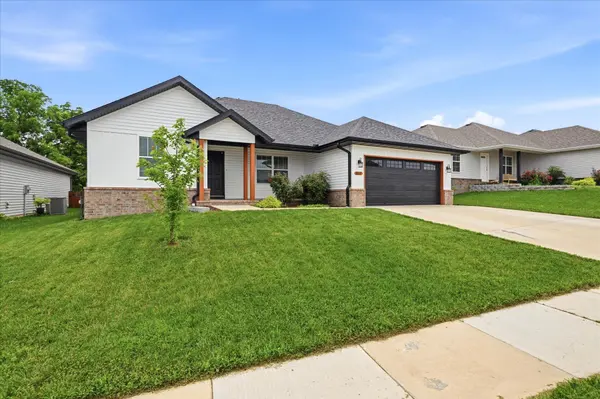 802 S Wheaton Hills DR, Nixa, MO 65714