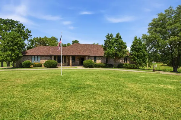 3003 N Farm Road 137, Springfield, MO 65803