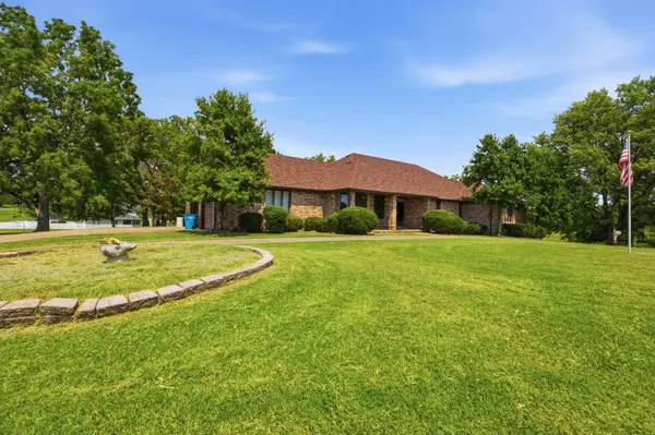 3003 N Farm Road 137, Springfield, MO 65803