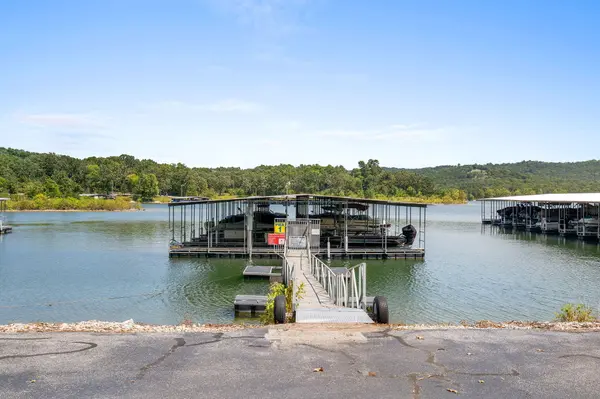30 Hickory DR, Kimberling City, MO 65686