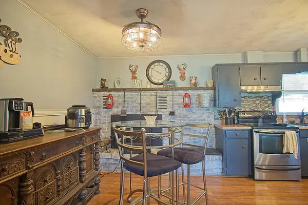 103 E Willow ST, Mansfield, MO 65704