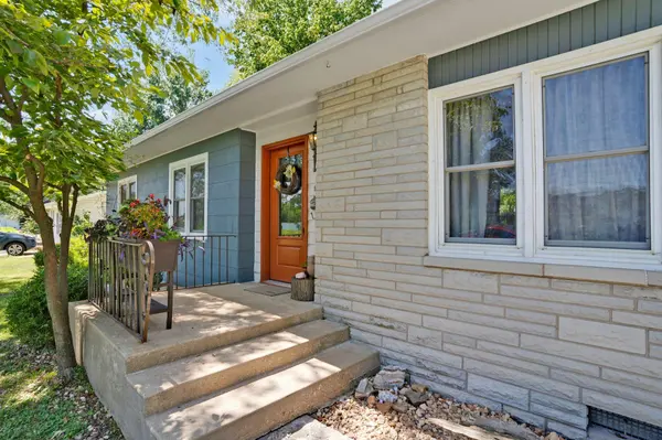 319 S West AVE, Republic, MO 65738