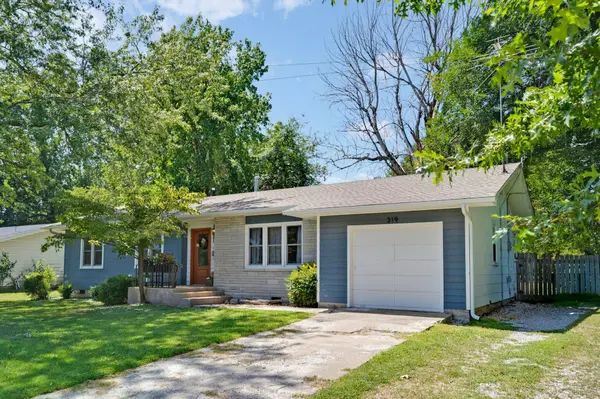 319 S West AVE, Republic, MO 65738