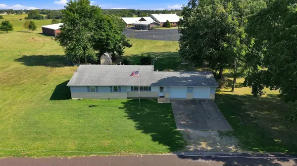 114 Melody LN, Monett, MO 65708