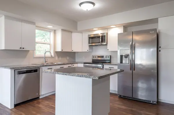 9 Sunset ST, Kimberling City, MO 65686