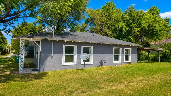 802 Corn AVE, Willow Springs, MO 65793