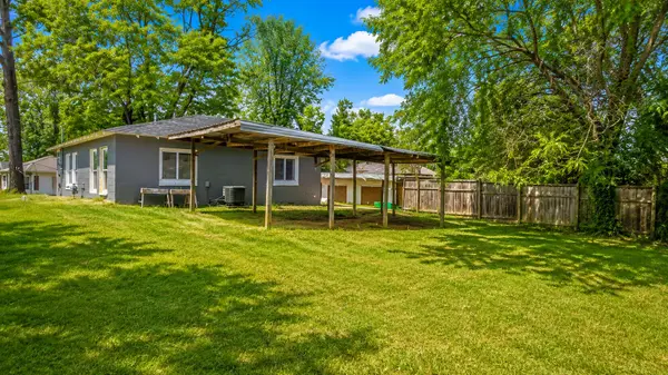 802 Corn AVE, Willow Springs, MO 65793