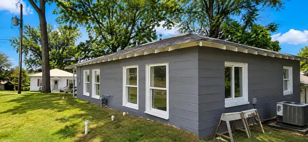 802 Corn AVE, Willow Springs, MO 65793