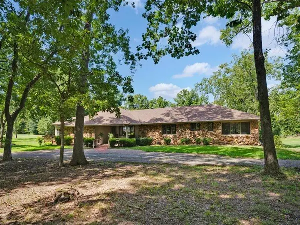 3003 W Sharon DR, Ozark, MO 65721