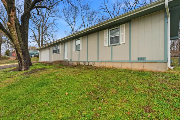 1706 N 16th ST, Ozark, MO 65721