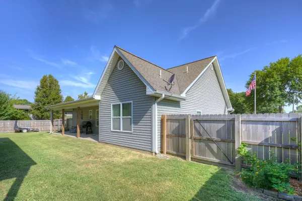 1014 Wendy LN, Carthage, MO 64836