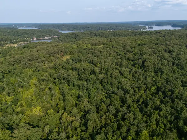 000 Sandy RD, Edwards, MO 65326
