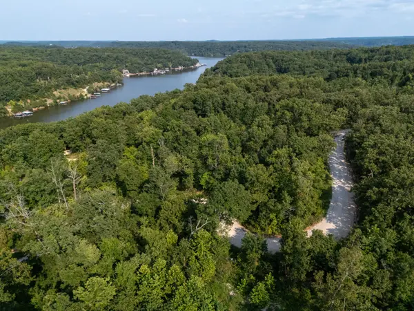 000 Sandy RD, Edwards, MO 65326