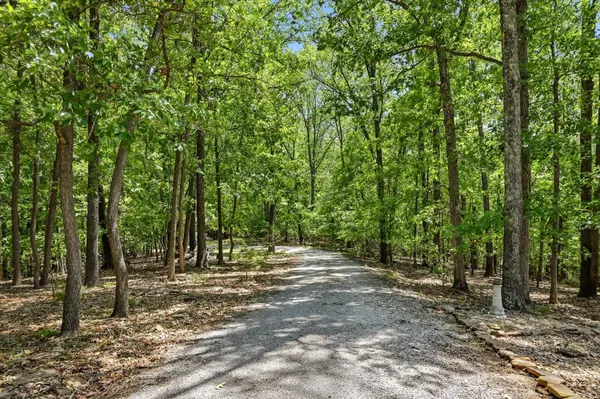 136 Oak Forest CIR, Cape Fair, MO 65624