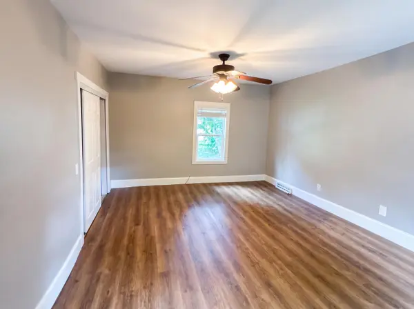 1446 E Whiteside ST, Springfield, MO 65804