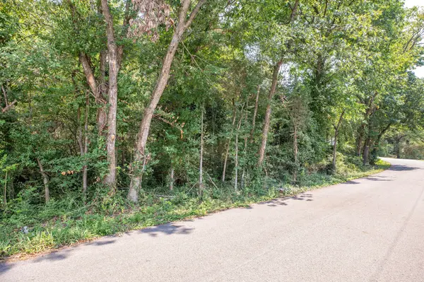 000 Kays LN, Hollister, MO 65672