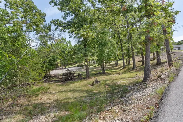 86 Carefree LN, Kimberling City, MO 65686