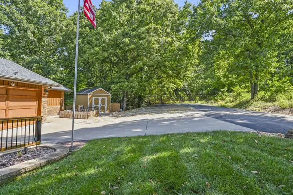 15 Lovers LN, Branson West, MO 65737