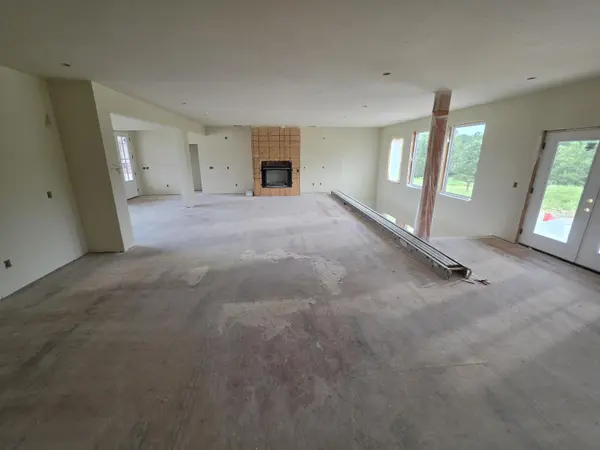 4384 S 146th RD, Bolivar, MO 65613