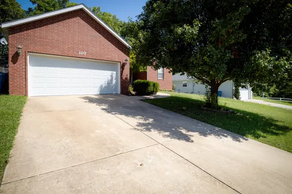 107 W Twin Oak DR, Nixa, MO 65714
