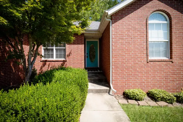 107 W Twin Oak DR, Nixa, MO 65714