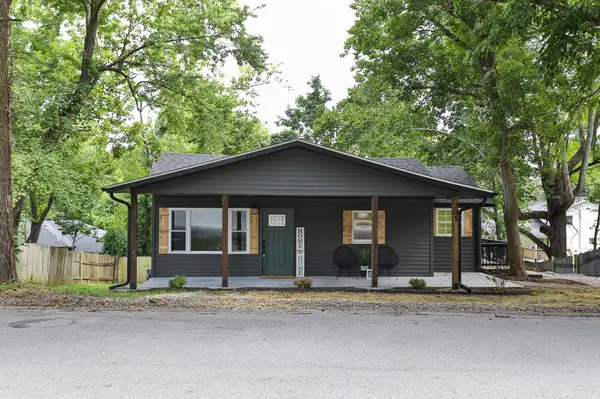 701 E Oak ST, Ozark, MO 65721
