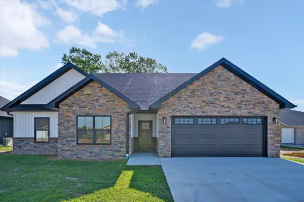 2750 S Caden LN, Bolivar, MO 65613