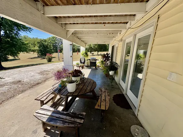 4 Cedar ST, Greenfield, MO 65661